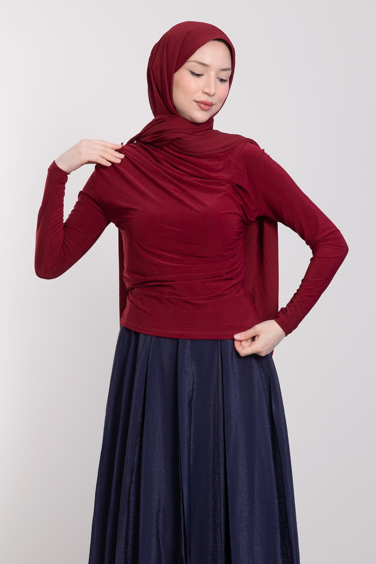 Omzu Düğme Detaylı Likralı Tesettür Bluz Bordo
