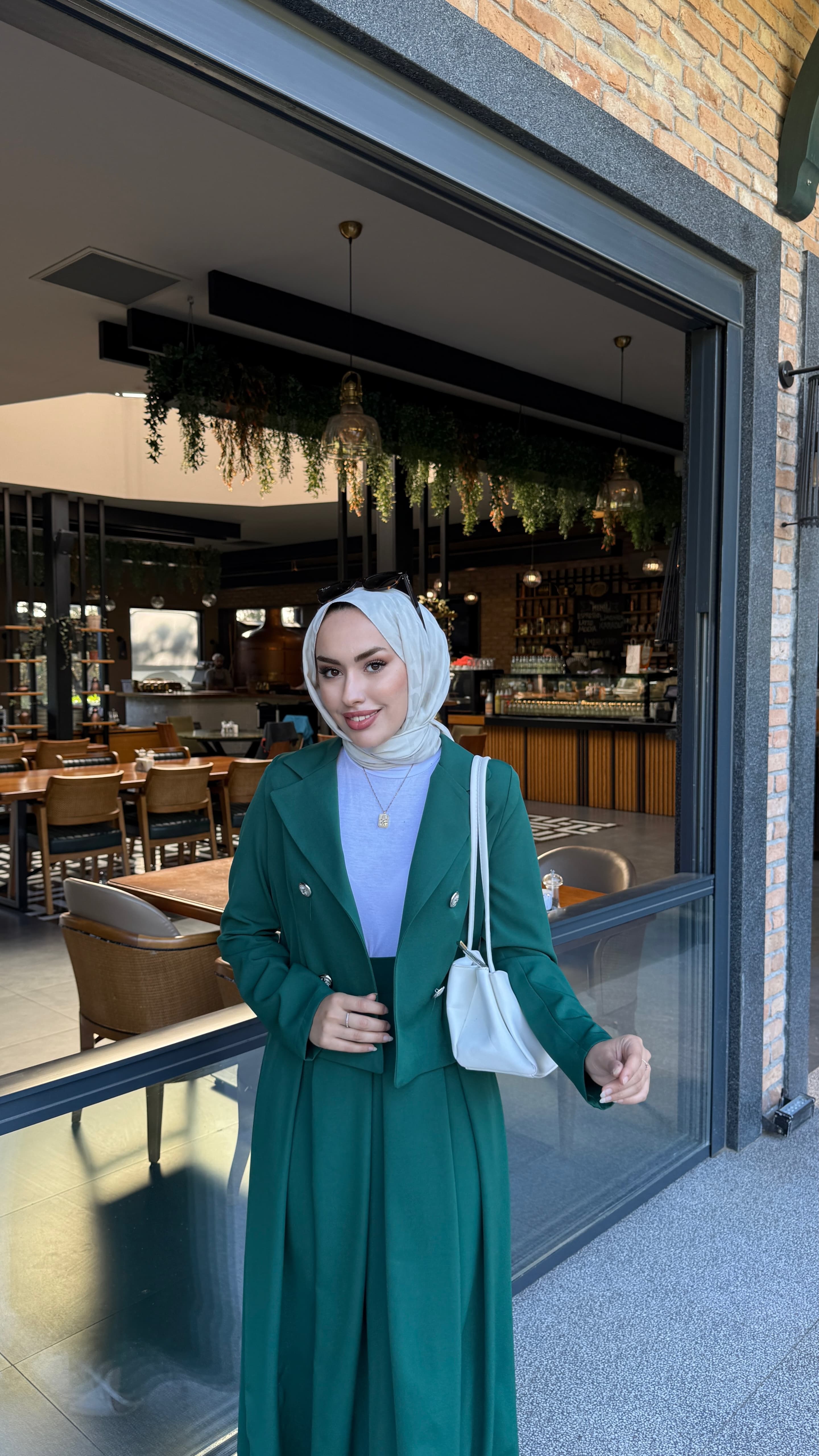 Platin Düğme Detaylı Ceketli Etek Takım Zümrüt