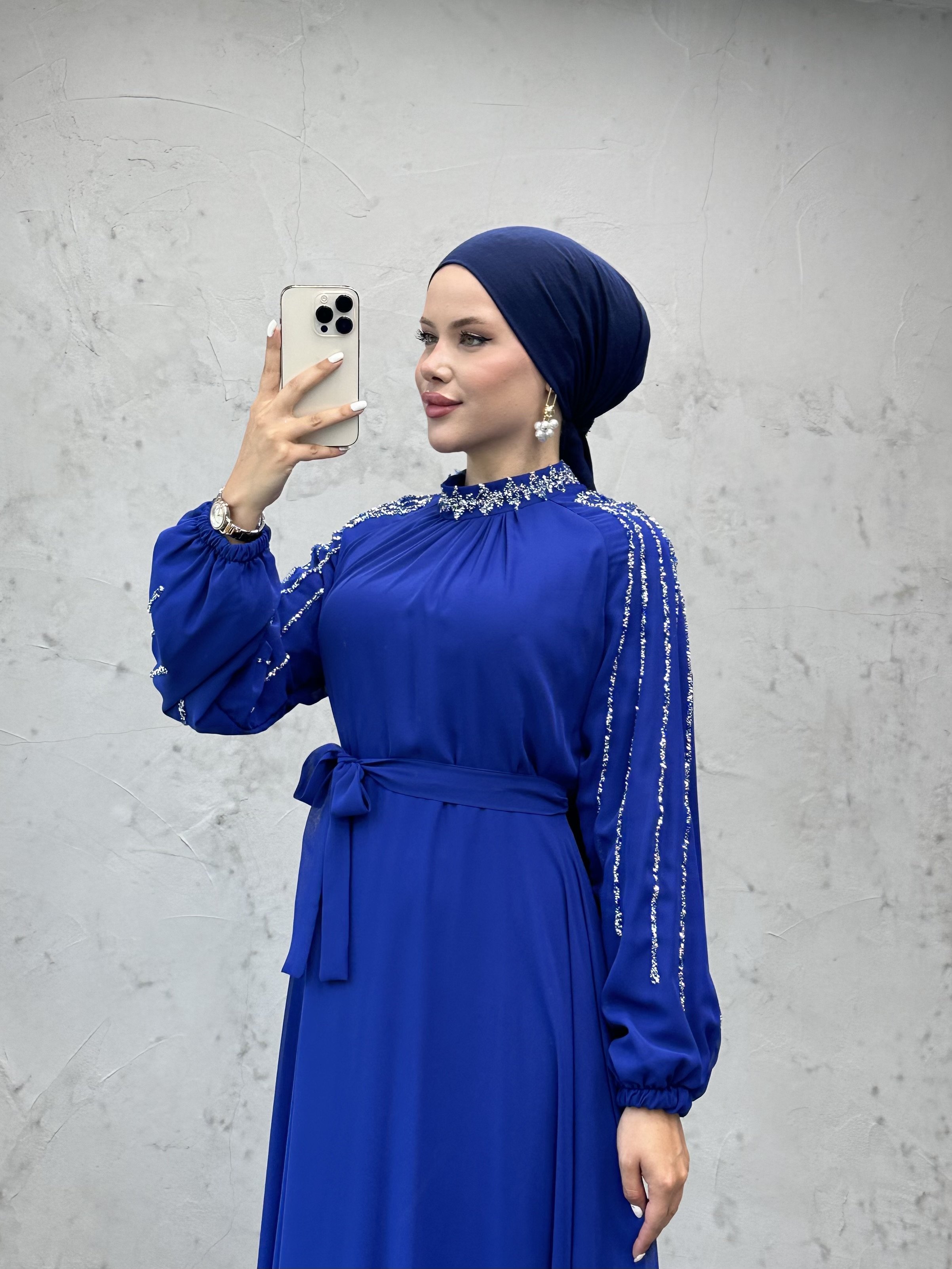 Boyun ve Kolları İşlemeli Şifon Kuşaklı Abiye Saks