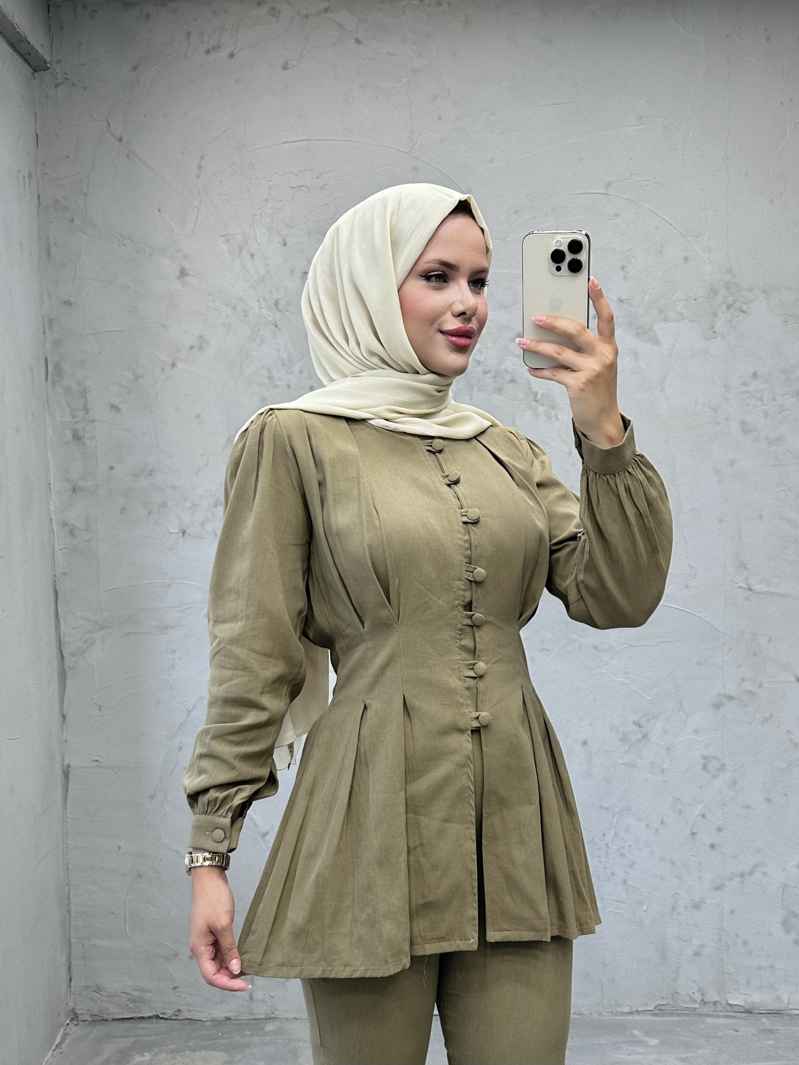 Yanları Pilise Dikişli Mini Düğmeli Tesettür Takım Küf Yeşili