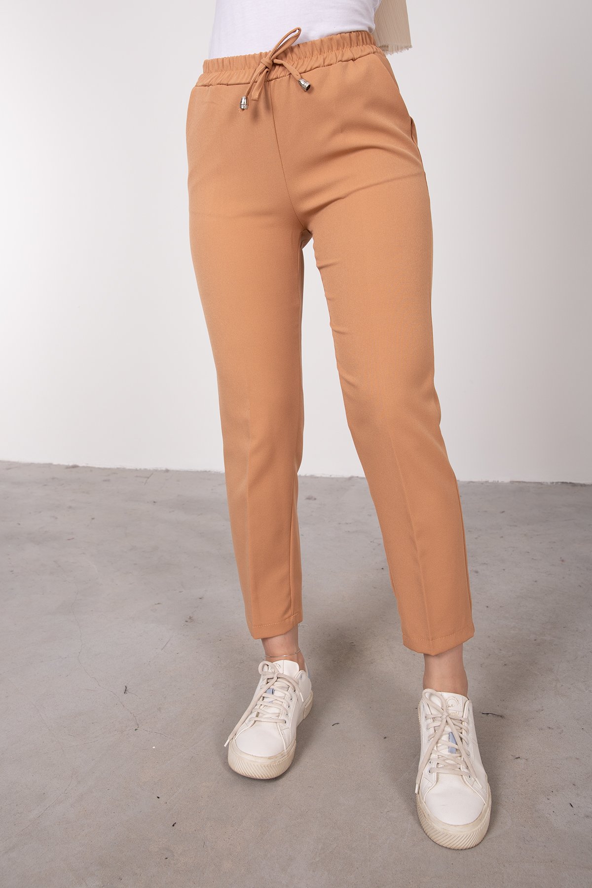 Beli Bağcıklı Kalem Pantolon Karamel