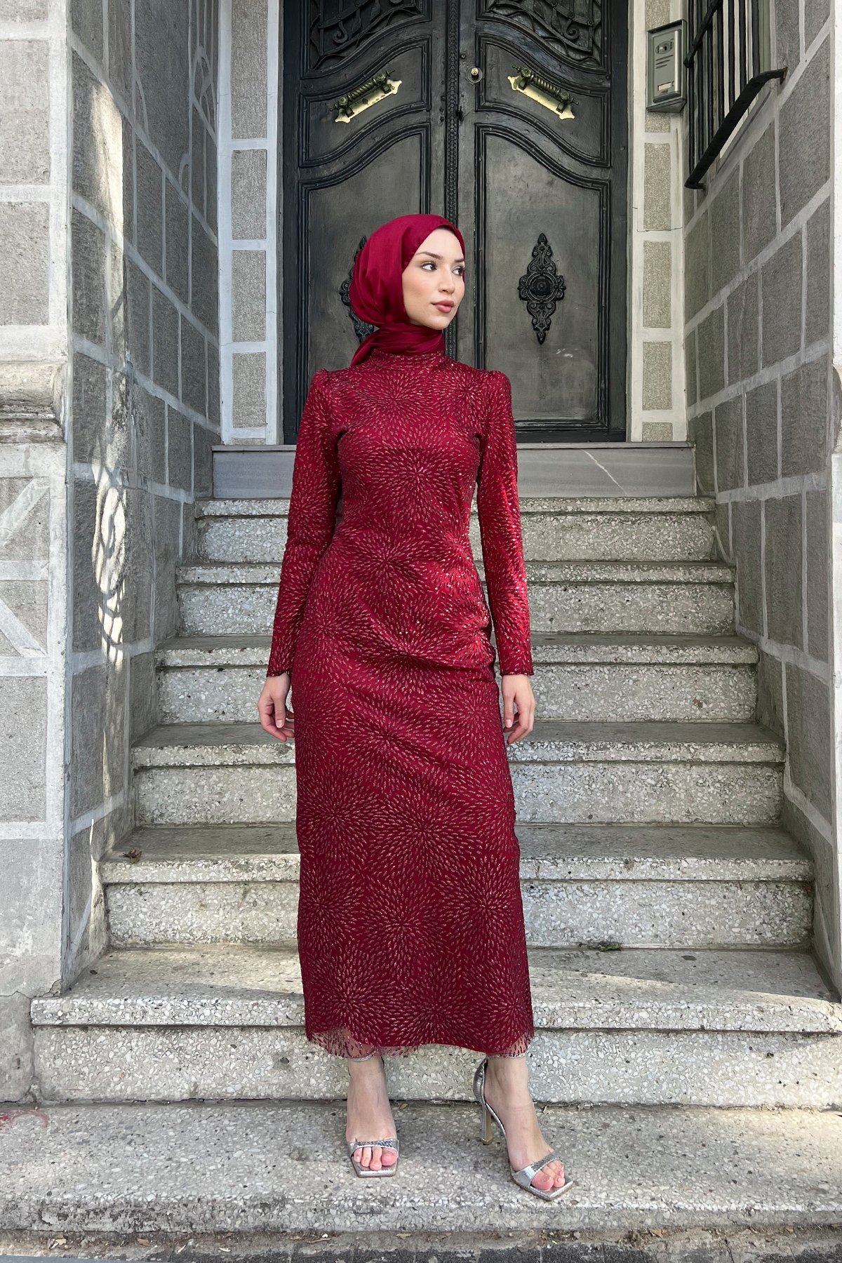 Oval Damlacık Desenli Simli İşlemeli Tesettür Abiye Bordo