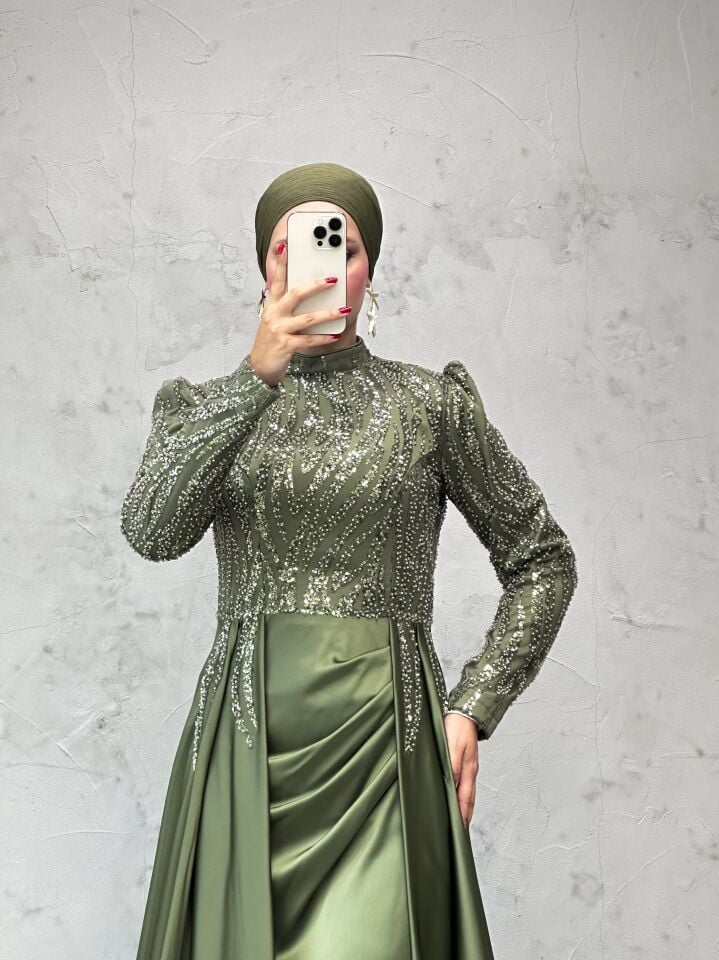 Eşsiz Tasarım Pelerinli Saten Tesettür Abiye Haki