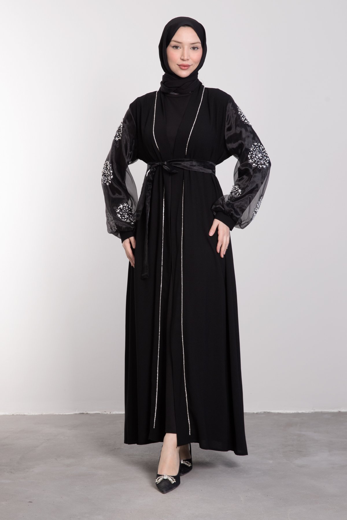 Kolları Organze Detaylı Boncuk İşlemeli Tesettür Abaya Siyah