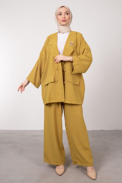 Oversize Kesim Broş Detaylı Tesettür Takım Hardal