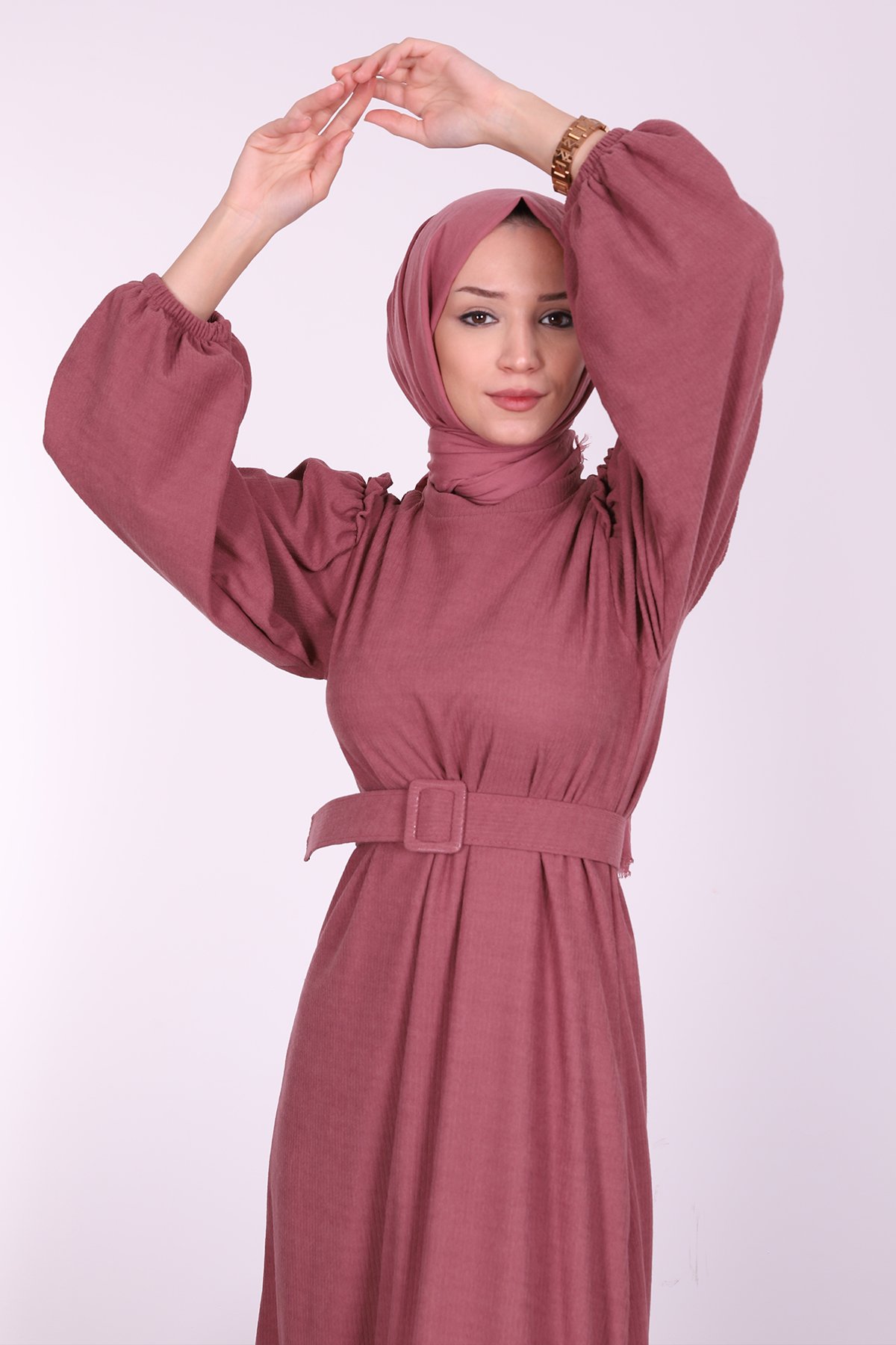 Kat Dikişli Kadife Fırfırlı Tesettür Elbise Pembe