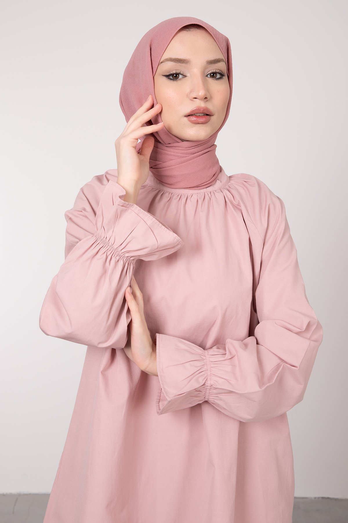 Oversize Kesim Manşet Detaylı Tesettür Tunik Pudra