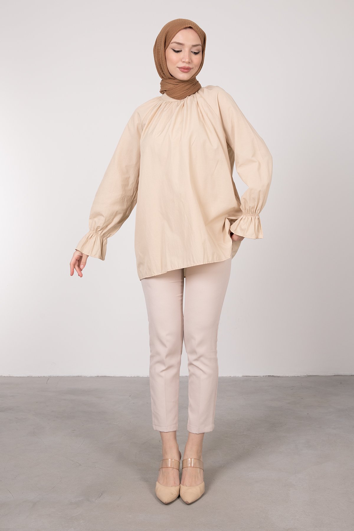 Oversize Kesim Manşet Detaylı Tesettür Tunik Krem