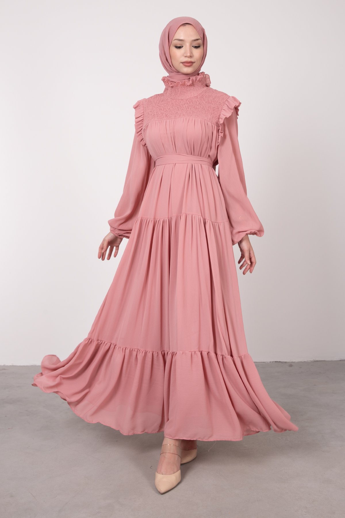 Önü Sıralı Dikişli Yakası Fırfırlı Tesettür Elbise Pembe