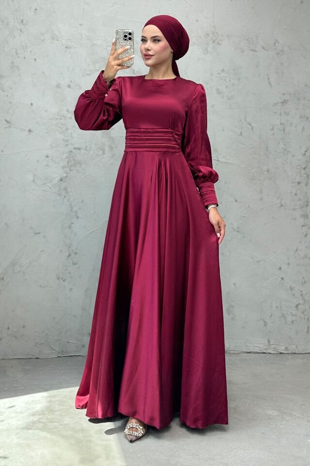 Beli ve Manşeti Mini Plise Dikişli Saten Abiye Bordo