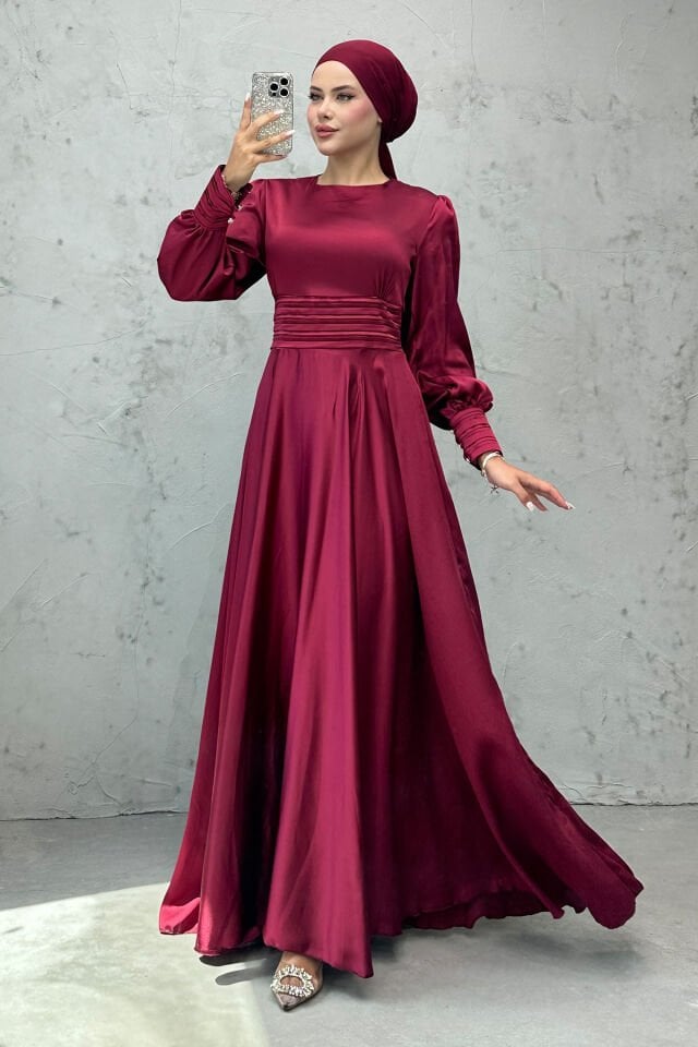 Beli ve Manşeti Mini Plise Dikişli Saten Abiye Bordo