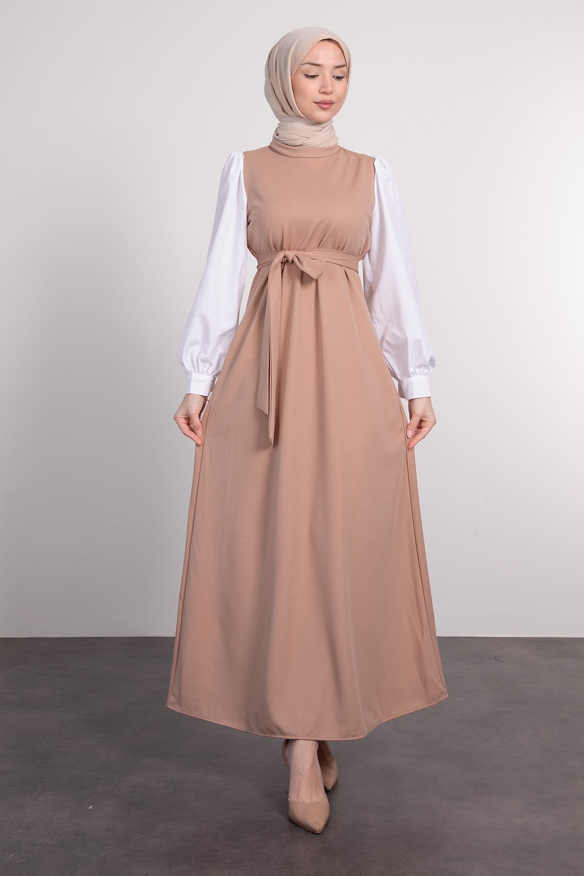 Kolları Poplin Detaylı Kuşaklı Tesettür Elbise Vizon