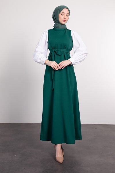Kolları Poplin Detaylı Kuşaklı Tesettür Elbise Zümrüt