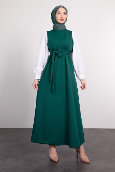 Kolları Poplin Detaylı Kuşaklı Tesettür Elbise Zümrüt