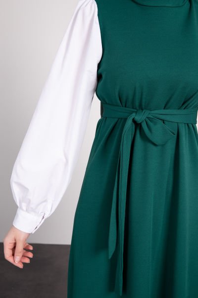 Kolları Poplin Detaylı Kuşaklı Tesettür Elbise Zümrüt