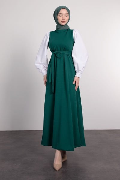 Kolları Poplin Detaylı Kuşaklı Tesettür Elbise Zümrüt