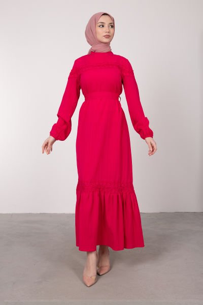 Önü ve Eteği Dantel Motif İşlemeli Tesettür Elbise Pembe