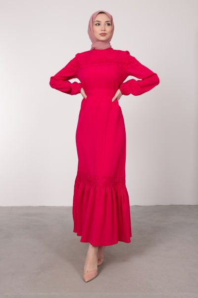 Önü ve Eteği Dantel Motif İşlemeli Tesettür Elbise Pembe