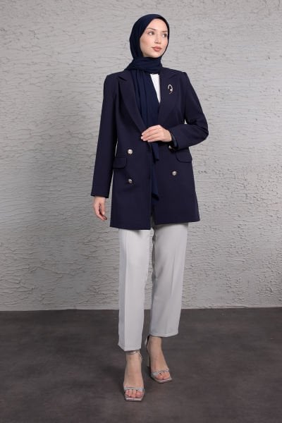 Platin Düğmeli Broş Detaylı Tesettür Blazer Ceket Lacivert