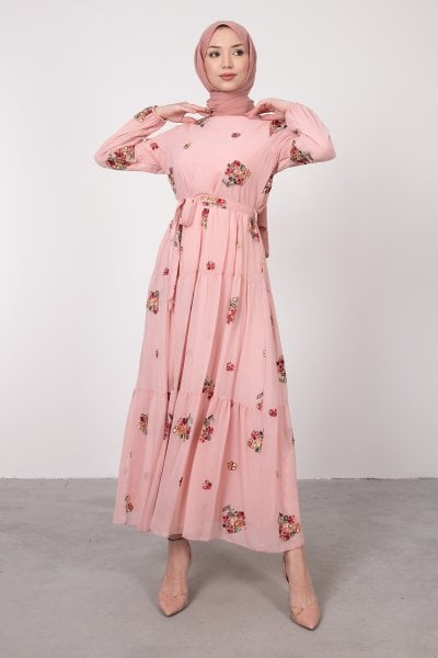 Yaz Çiçeği Motif İşlemeli Tesettür Elbise Pembe