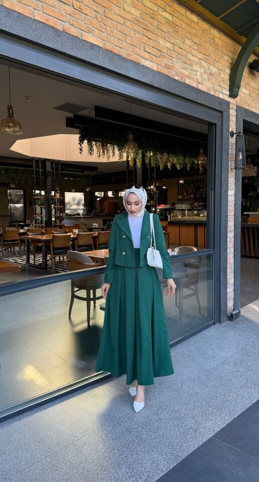 Platin Düğme Detaylı Ceketli Etek Takım Zümrüt