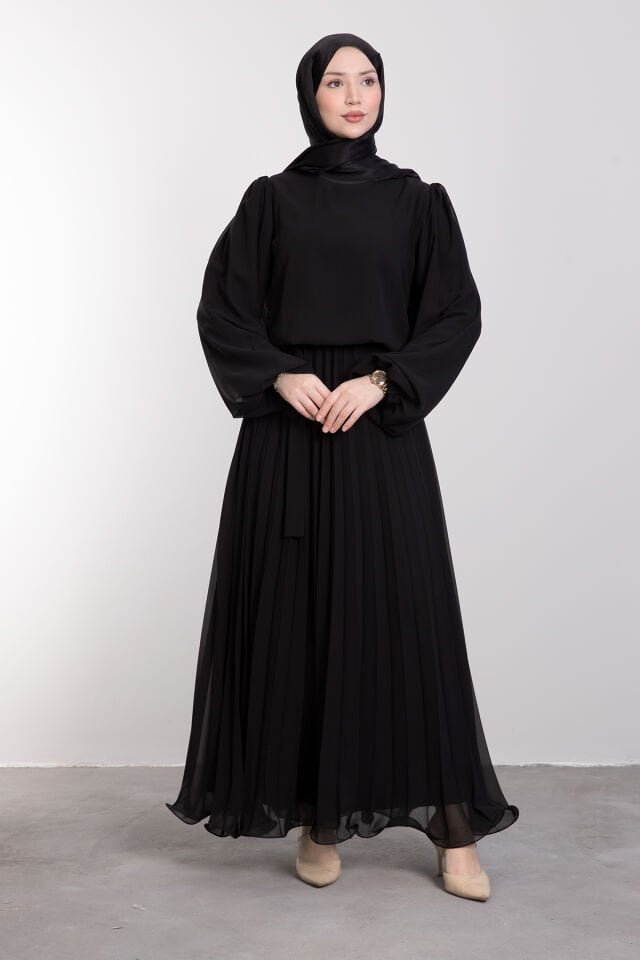 Şifon Minimalist Piliseli Tesettür Elbise Siyah