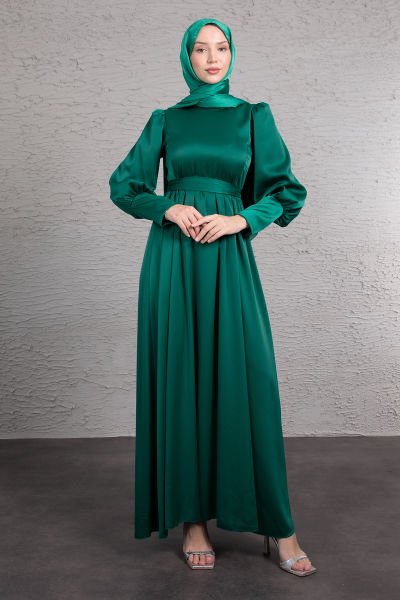 Kolları Uzun Manşetli Kuşaklı Tesettür Abiye Zümrüt