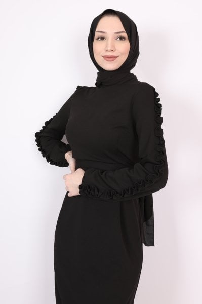 Kolları Büzgü Fırfır Detaylı Tesettür Elbise Siyah