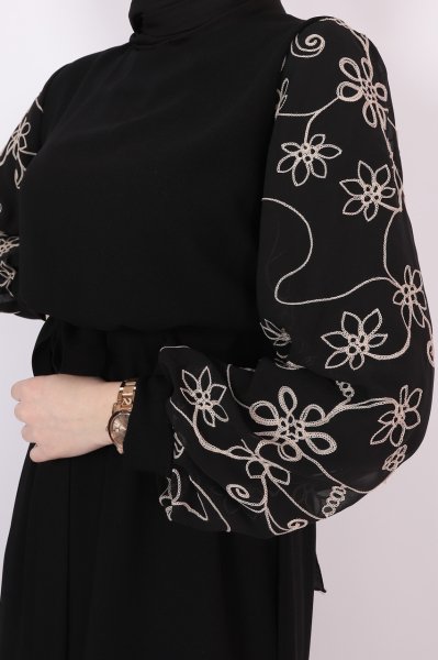 Kolları Nakış İşlemeli Tesettür Elbise Siyah