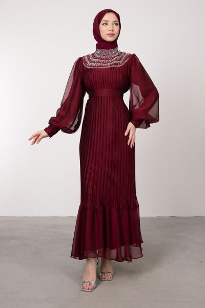 Boğazından Pul ve Metal Top İşlemeli Tesettür Abiye Bordo