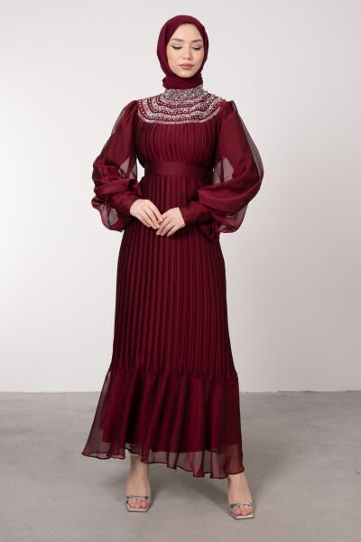 Boğazından Pul ve Metal Top İşlemeli Tesettür Abiye Bordo
