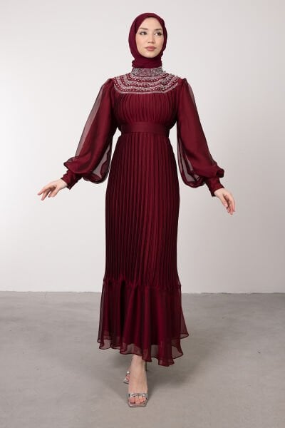 Boğazından Pul ve Metal Top İşlemeli Tesettür Abiye Bordo