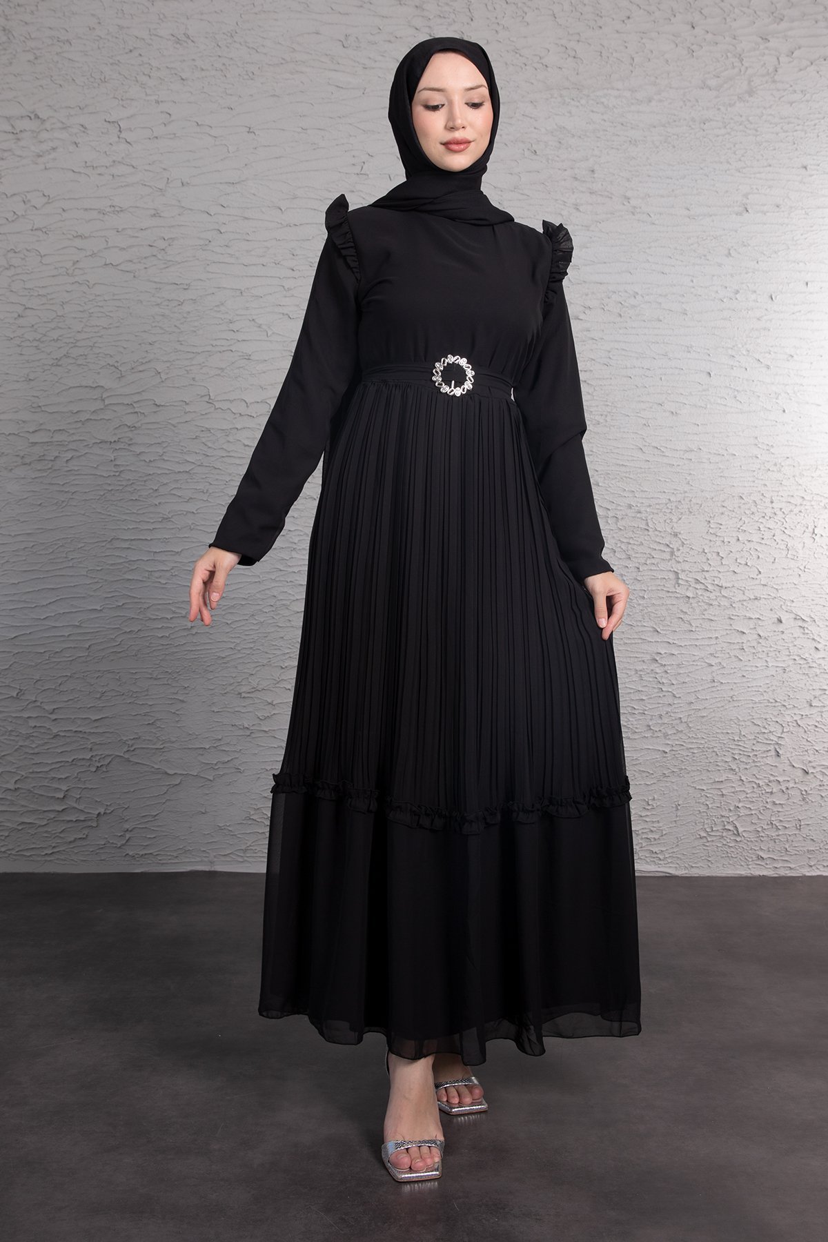 Mini Piliseli ve Fırfırlı Tesettür Şifon Abiye Siyah