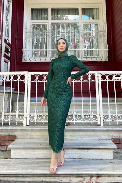 Oval Damlacık Desenli Simli İşlemeli Tesettür Abiye Zümrüt