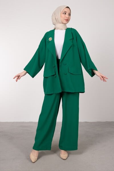 Oversize Kesim Broş Detaylı Tesettür Takım Zümrüt