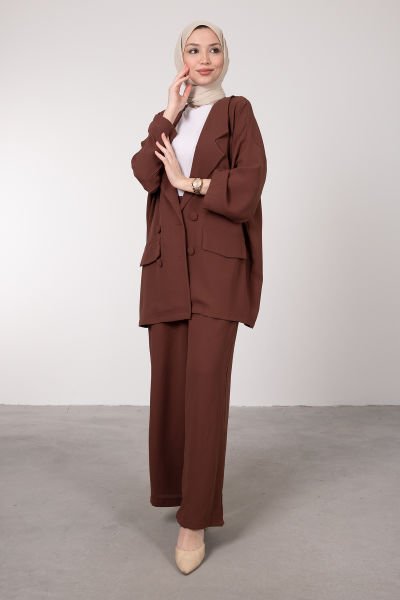 Oversize Kesim Broş Detaylı Tesettür Takım Kahverengi