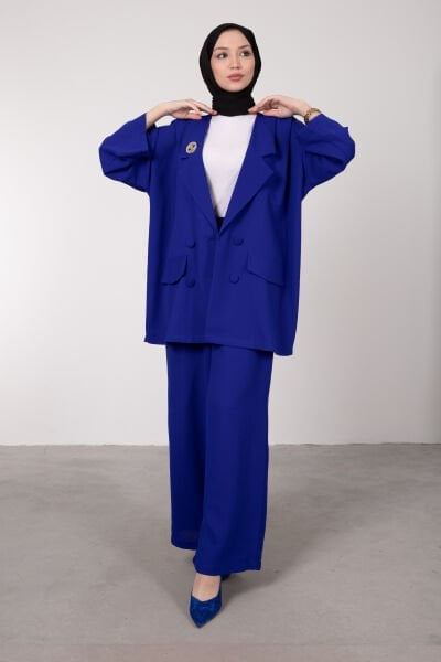 Oversize Kesim Broş Detaylı Tesettür Takım Saks