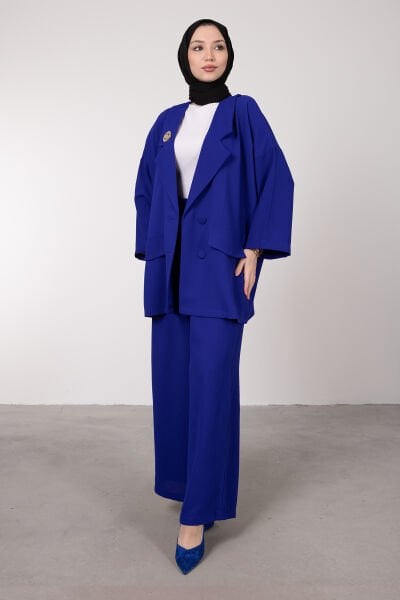 Oversize Kesim Broş Detaylı Tesettür Takım Saks