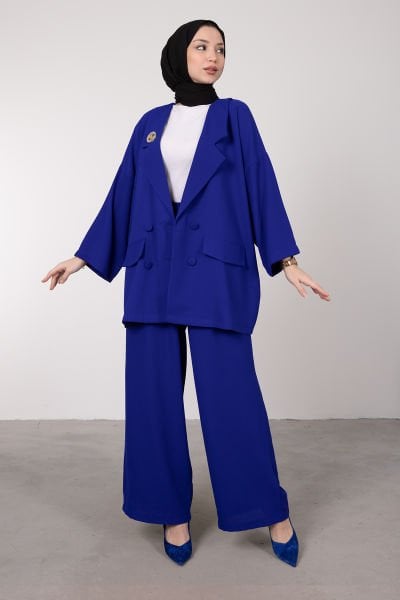 Oversize Kesim Broş Detaylı Tesettür Takım Saks