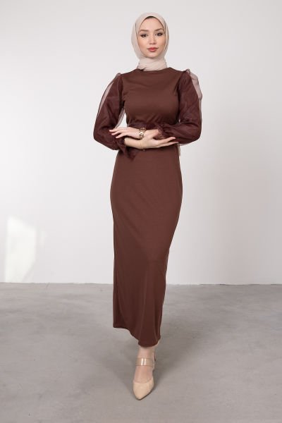 Kolları Organze Kuşaklı Tesettür Elbise Acı Kahve