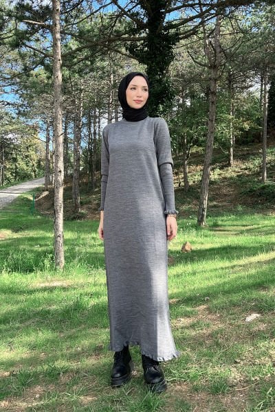 Minimalist Fırfır Detaylı Uzun Triko Tesettür Elbise Gri