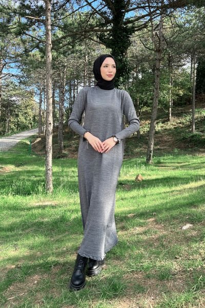 Minimalist Fırfır Detaylı Uzun Triko Tesettür Elbise Gri