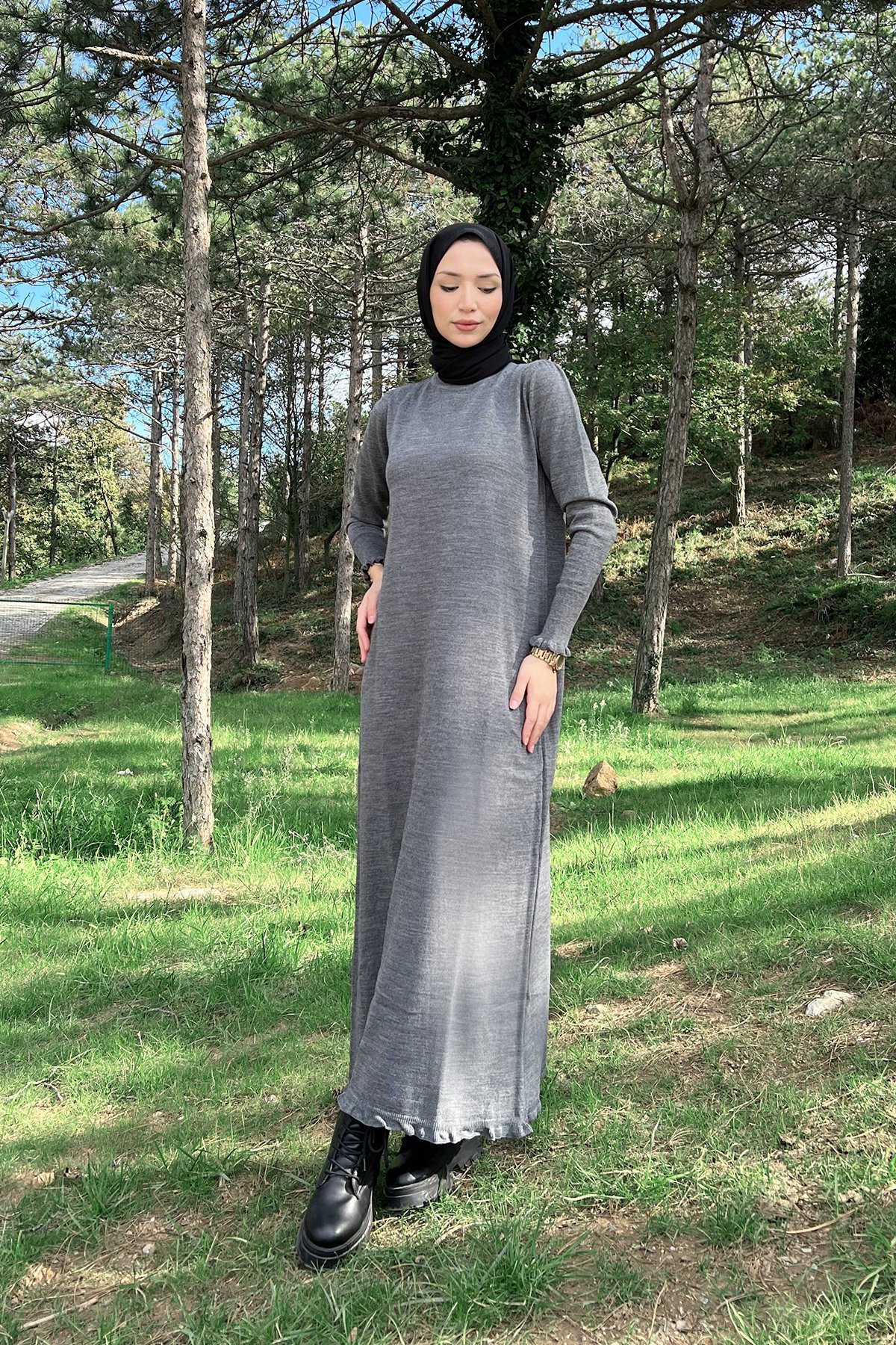 Minimalist Fırfır Detaylı Uzun Triko Tesettür Elbise Gri