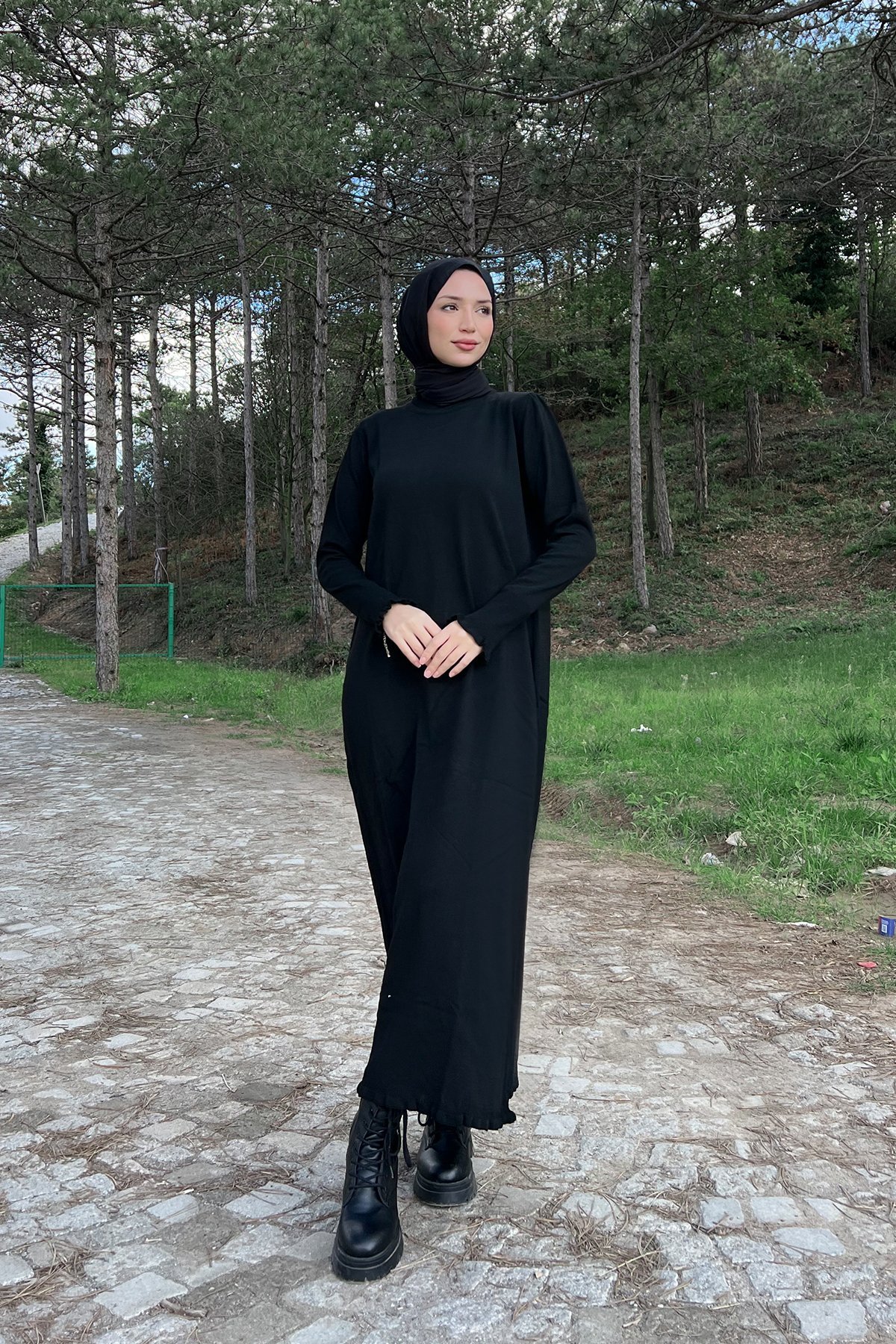Minimalist Fırfır Detaylı Uzun Triko Tesettür Elbise Siyah