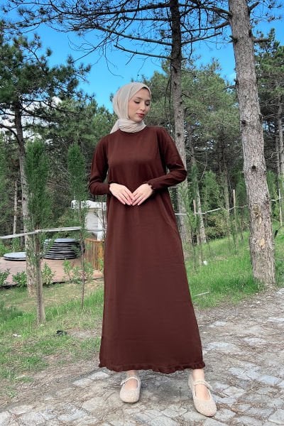 Minimalist Fırfır Detaylı Uzun Triko Tesettür Elbise Kahverengi