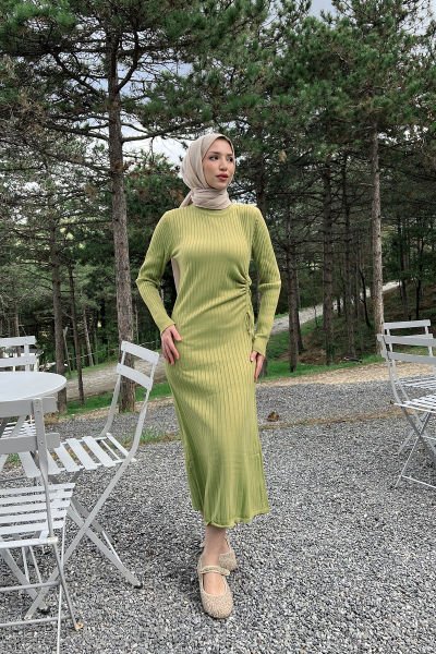 Çizgili Kumaş Belden Büzgülü Tesettür Triko Elbise Sarı
