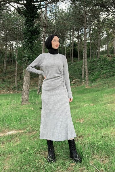 Çizgili Kumaş Belden Büzgülü Tesettür Triko Elbise Gri