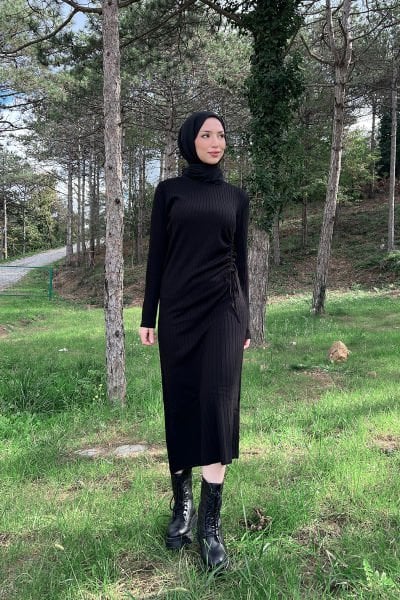 Çizgili Kumaş Belden Büzgülü Tesettür Triko Elbise Siyah