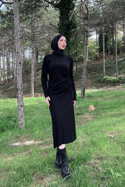 Çizgili Kumaş Belden Büzgülü Tesettür Triko Elbise Siyah