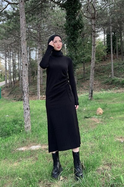Çizgili Kumaş Belden Büzgülü Tesettür Triko Elbise Siyah